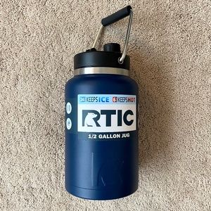 RTIC 1/2 Half Gallon Jug Insulated Waterbottle NWT
